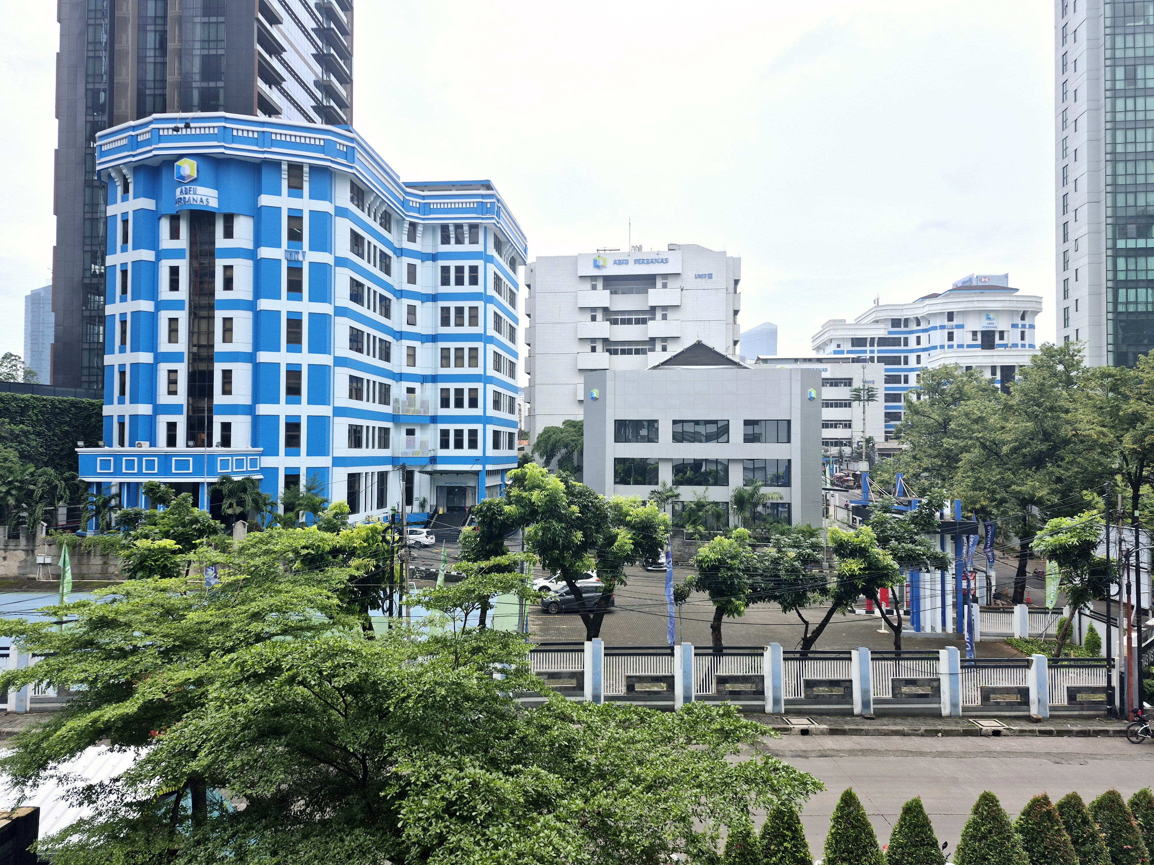 UNIVERSITAS PERBANAS