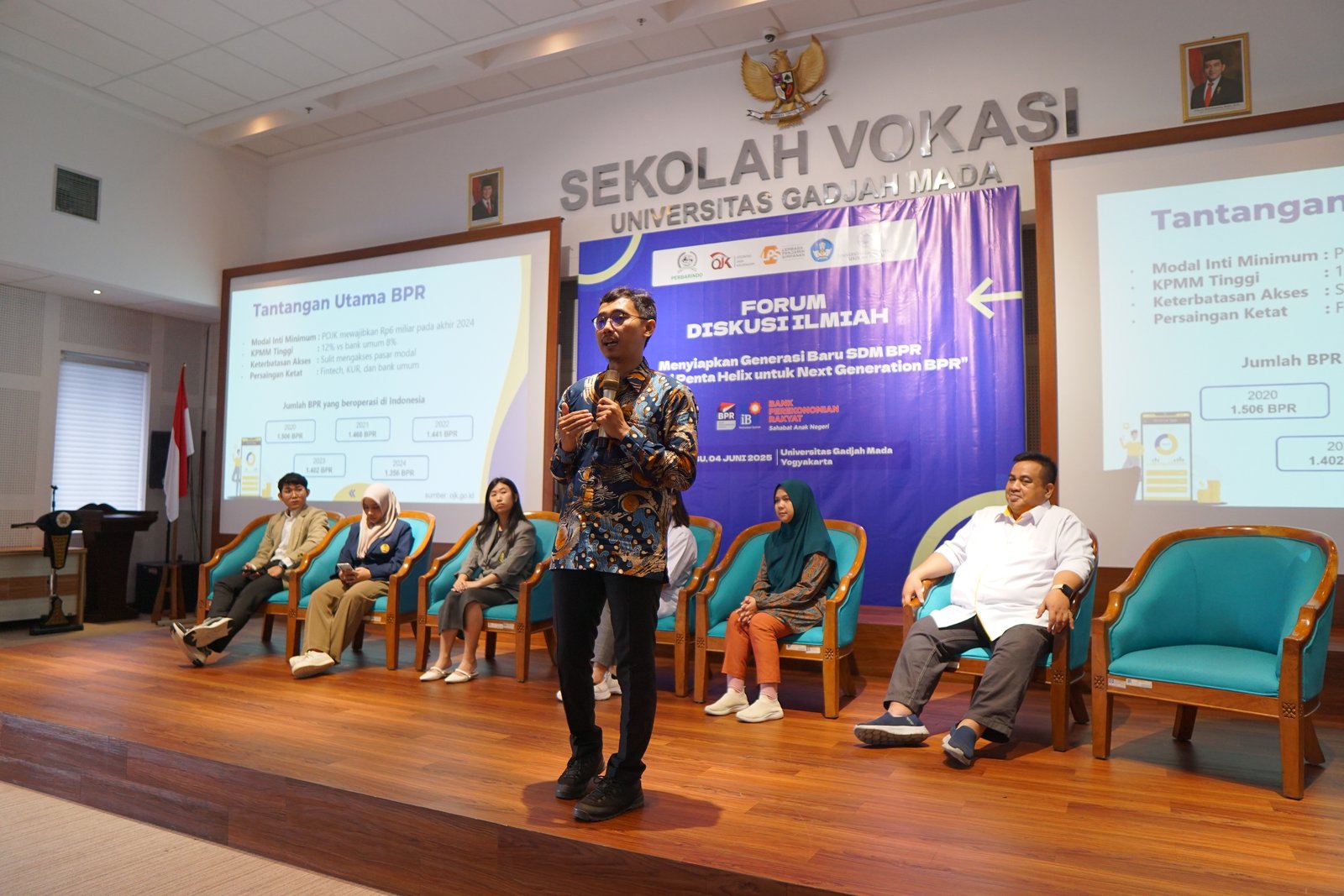 A speaker presenting at a 'Sekolah Vokasi' event.